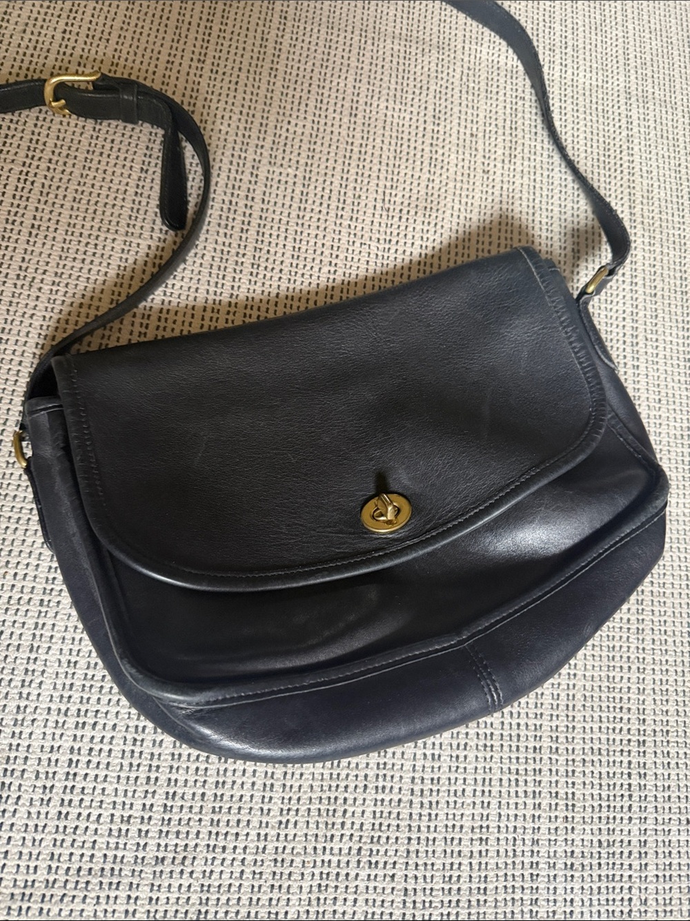 Coach vintage Classic Black Leather Turnlock Crossbody Bag